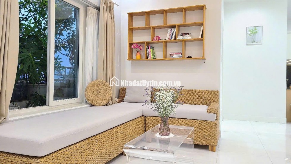 Cần bán gấp căn hộ full nội thất cao cấp ở trung tâm Quận 2, TPHCM